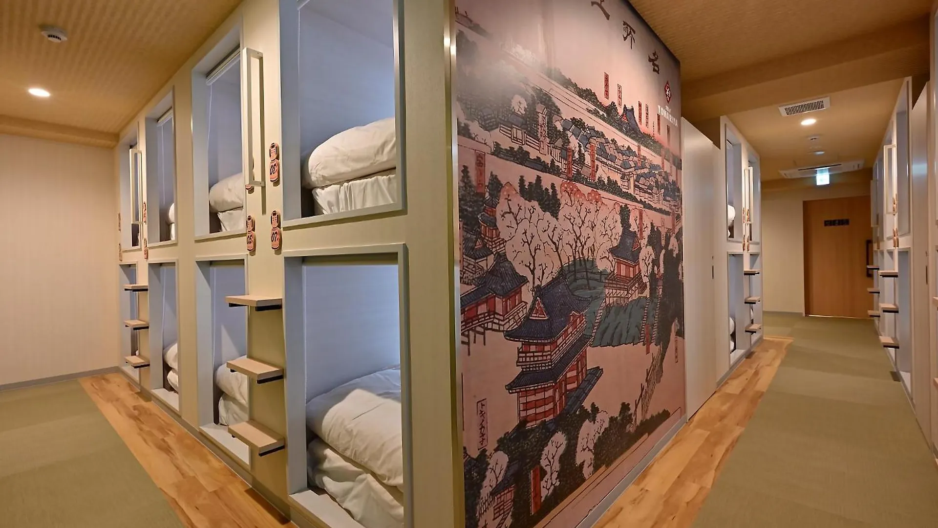 Capsule hotel Hotel Tomariya Ueno Tokyo